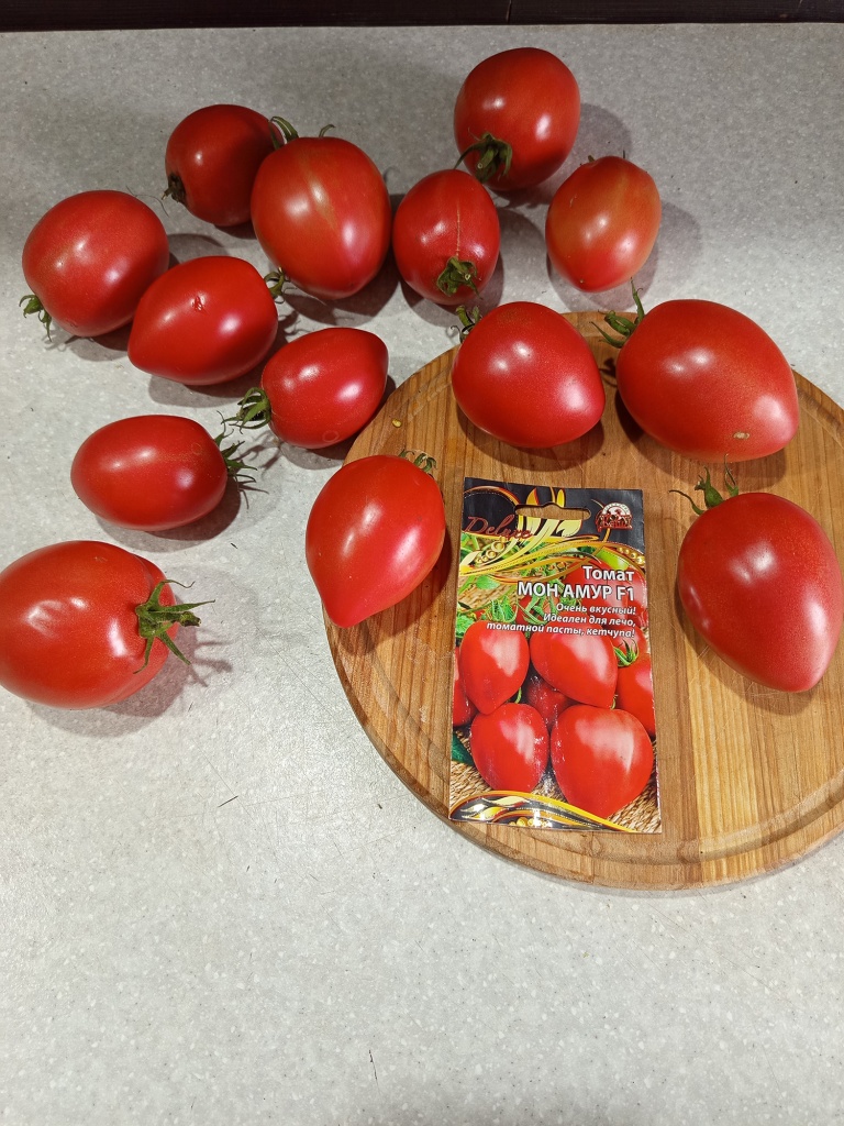 Малиново-красные помидоры выглядят аппетитно.jpg