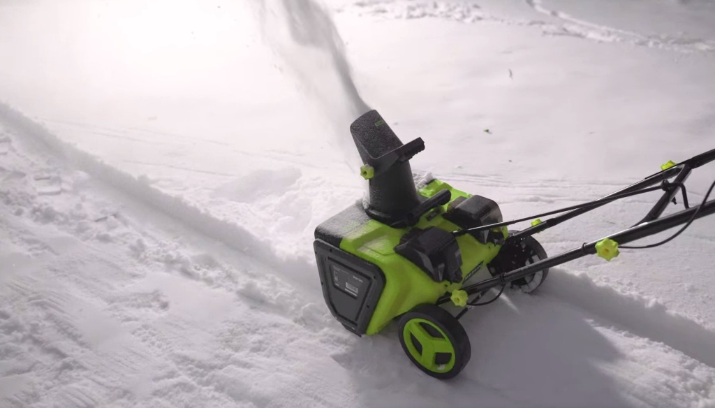 снегоуборщик аккумуляторный.jpg снегоуборщик аккумуляторный.jpg