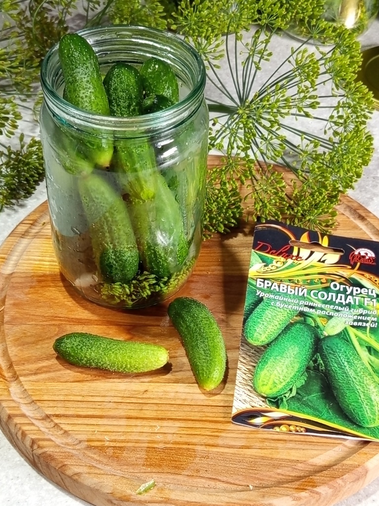 Отборные корнишоны идут на заготовки.jpg