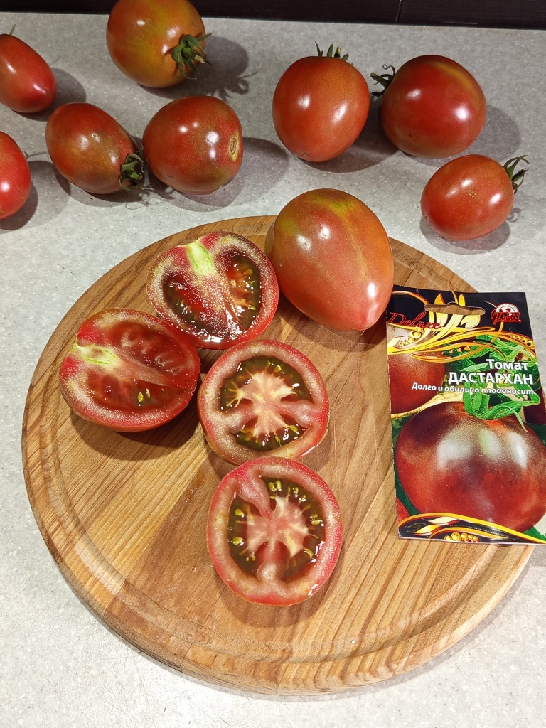 Первые помидоры среднего размера.jpg