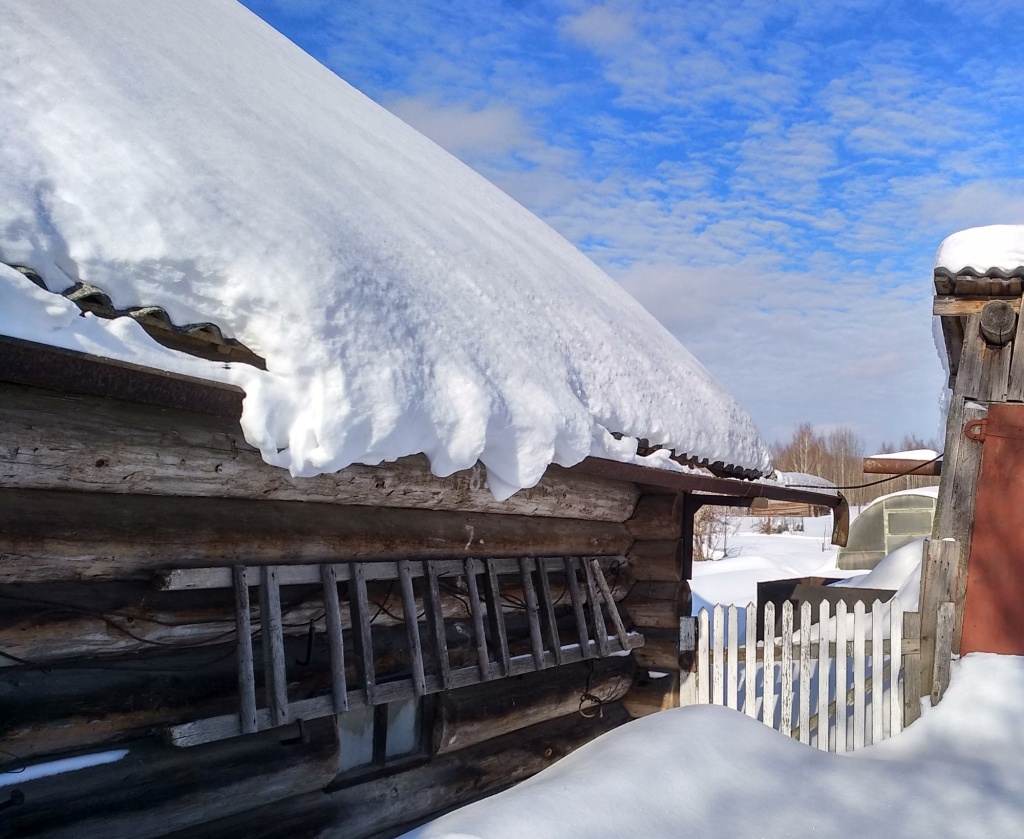 снег на крыше.jpg