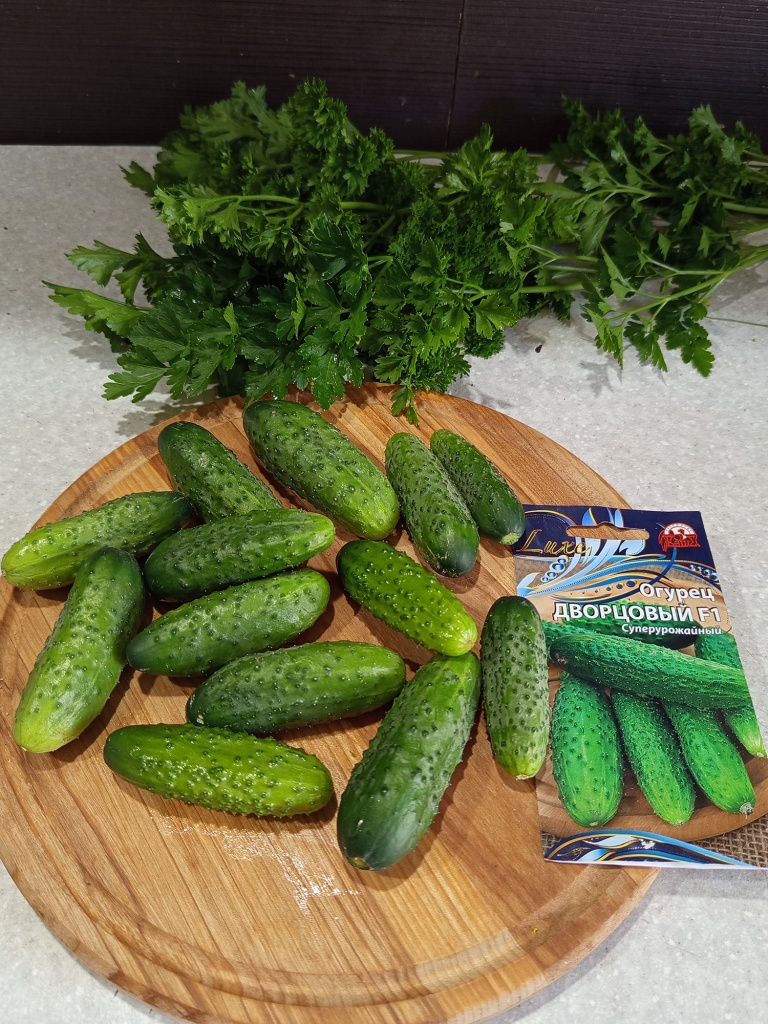 К таким огурчикам на рынке рука сама тянется.jpg К таким огурчикам на рынке рука сама тянется.jpg