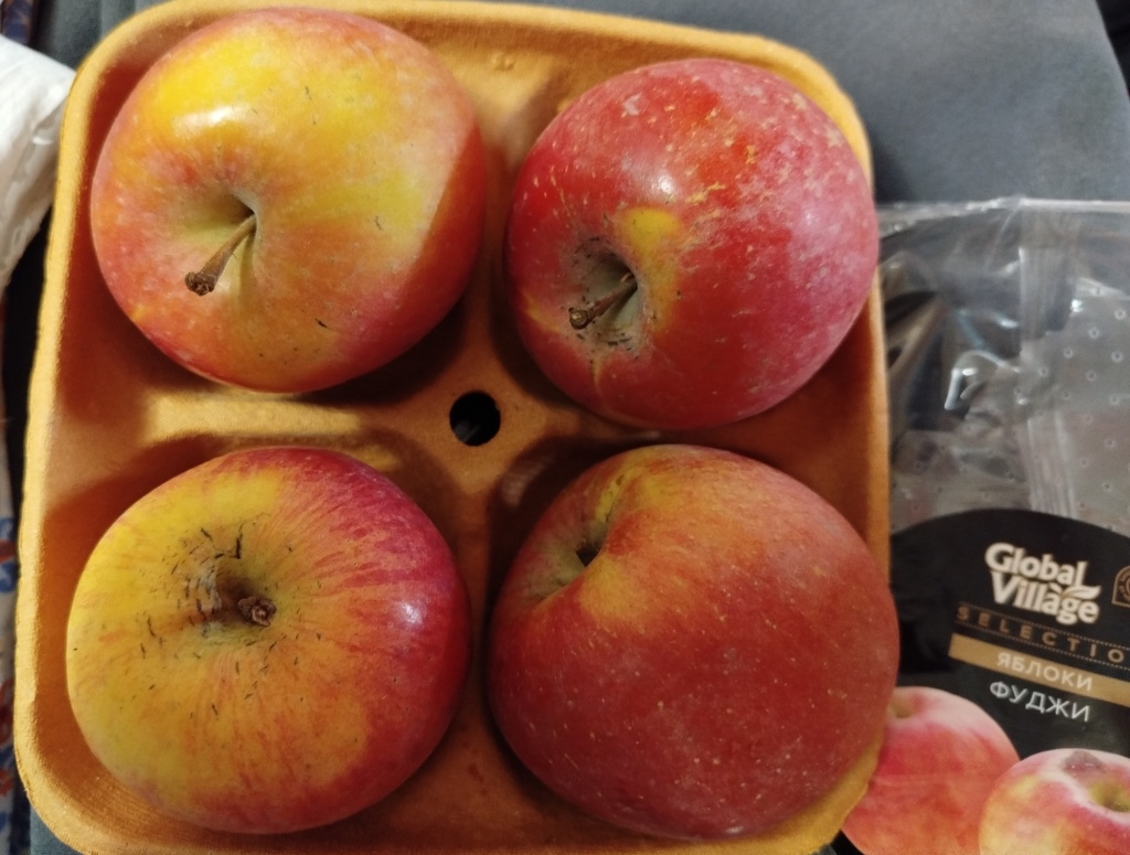 Яблоки Фуджи.jpg