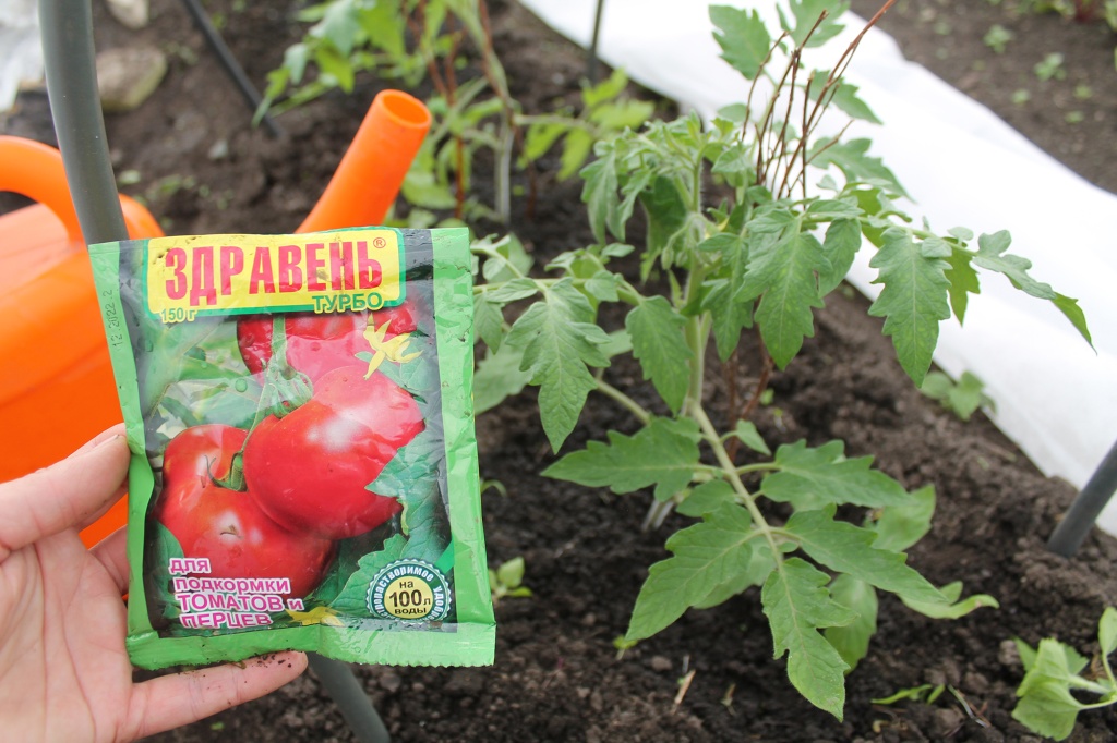 Комплексное удобрение обеспечивает растения всем необходимым.JPG