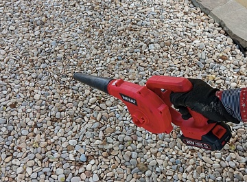 Зачем нужна садовая воздуходувка? (7 вариантов использования)